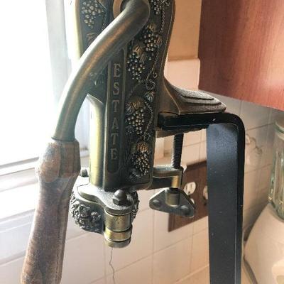 P Lot 78: Countertop Wine Decorker