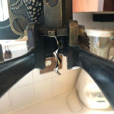 P Lot 78: Countertop Wine Decorker