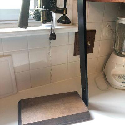 P Lot 78: Countertop Wine Decorker