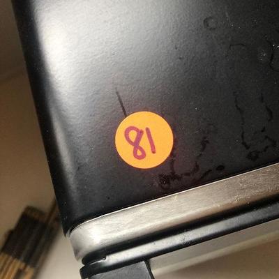 P Lot 81: Toaster Oven and Blender