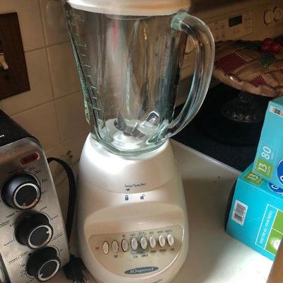 P Lot 81: Toaster Oven and Blender