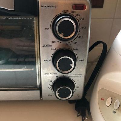 P Lot 81: Toaster Oven and Blender