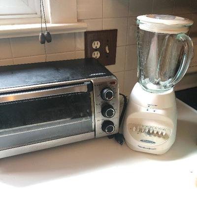 P Lot 81: Toaster Oven and Blender