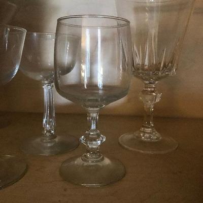 P Lot 87: Large Collection of Stemmed Drinkware