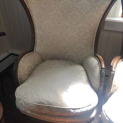 P Lot 89: Pair of Vintage Armchairs