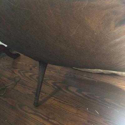 P Lot 89: Pair of Vintage Armchairs