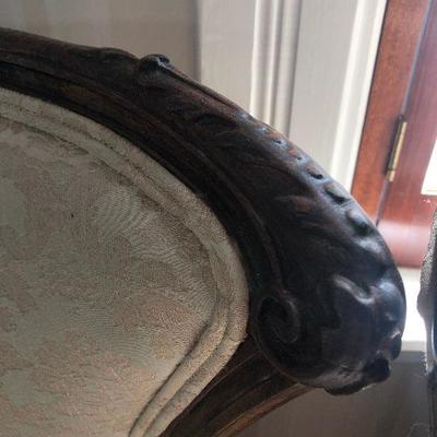P Lot 89: Pair of Vintage Armchairs