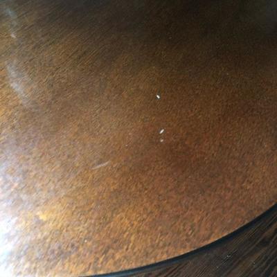 P Lot 91: Vintage Three Legged Round Table