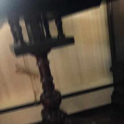 P Lot 91: Vintage Three Legged Round Table