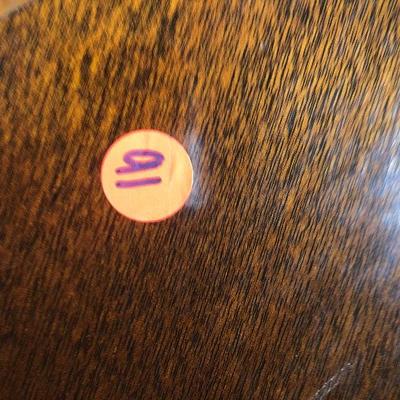 P Lot 91: Vintage Three Legged Round Table