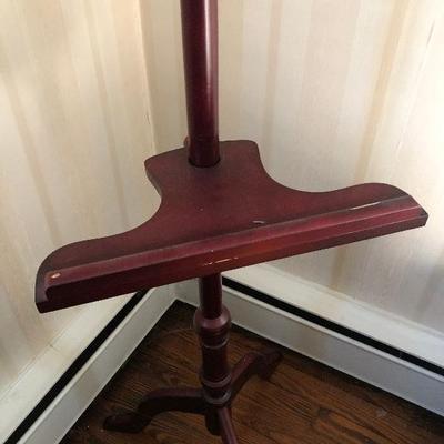 P Lot 96: Art Display Easel
