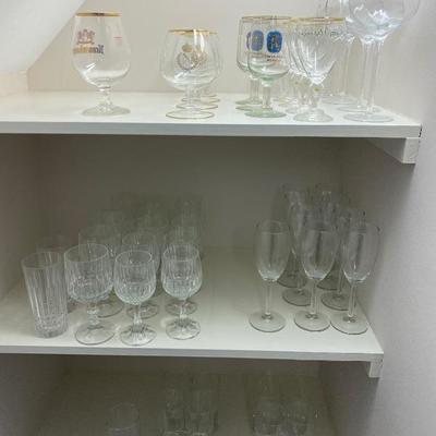 Lot # 299 Misc Glassware Lot 