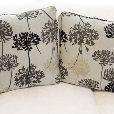 Pair of decorative pillows