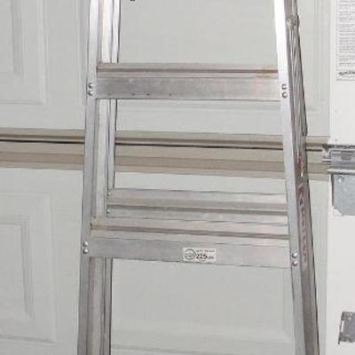 Folding 6' Ladder