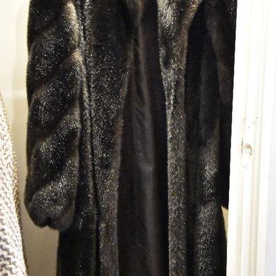 D Lot 117: Vintage Faux Mink Coat