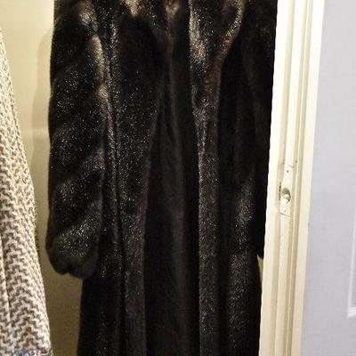 D Lot 117: Vintage Faux Mink Coat