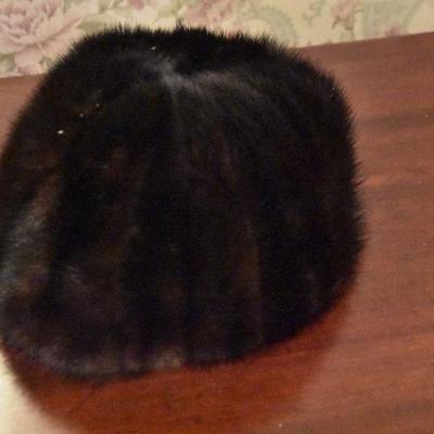 D Lot 118: Vintage Mink Hat