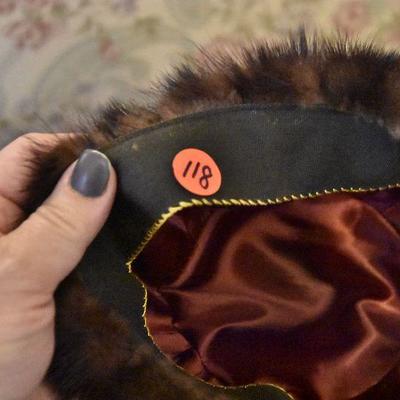 D Lot 118: Vintage Mink Hat