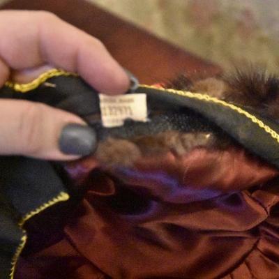 D Lot 118: Vintage Mink Hat