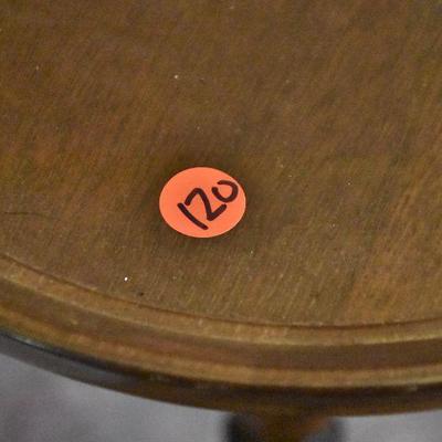 D Lot 120: Vase Stand
