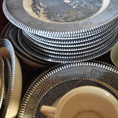 B Lot 4: Box Lot of Currier & Ives Ironstone