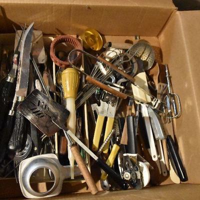 B Lot 6: Box Lot of Kitchen Utensils