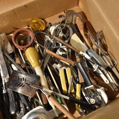 B Lot 6: Box Lot of Kitchen Utensils