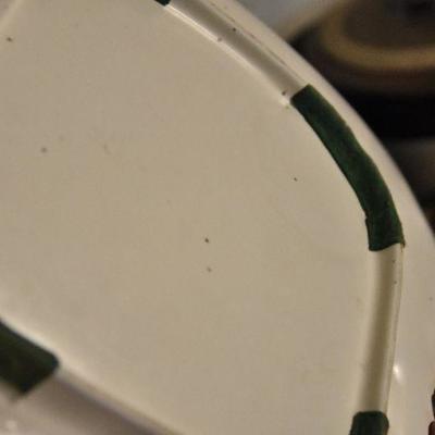 B Lot 9: Mixed Lot of Pottery