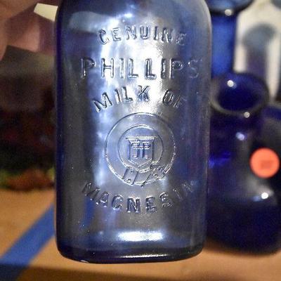 B Lot 11: Mixed Lot of Blue Glass