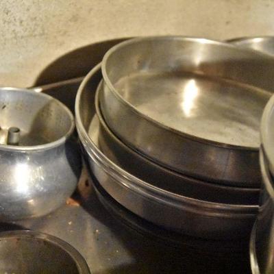 B Lot 14: Lot of Kitchen Cookware