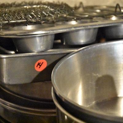 B Lot 14: Lot of Kitchen Cookware