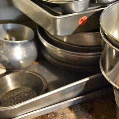 B Lot 14: Lot of Kitchen Cookware