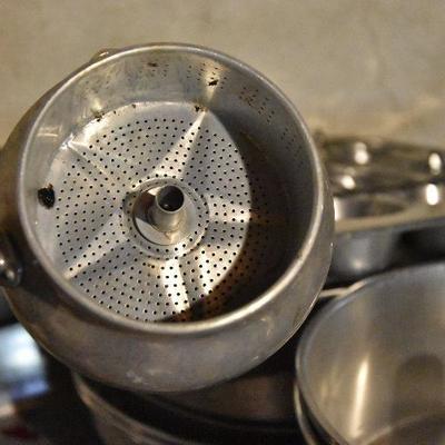 B Lot 14: Lot of Kitchen Cookware