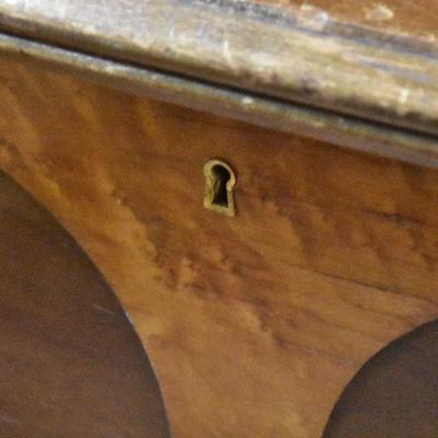 B Lot 15: Footed Hopechest