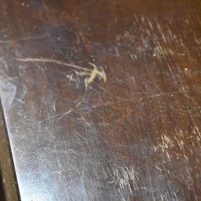 B Lot 15: Footed Hopechest
