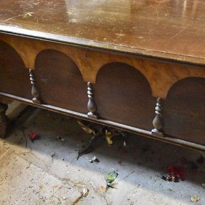 B Lot 15: Footed Hopechest