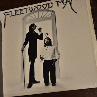 B Lot 16: Lot of Vintage Albums