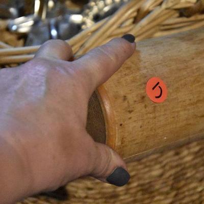 B Lot 17: Vintage Cookie Cutters & Large Wood Rolling Pin