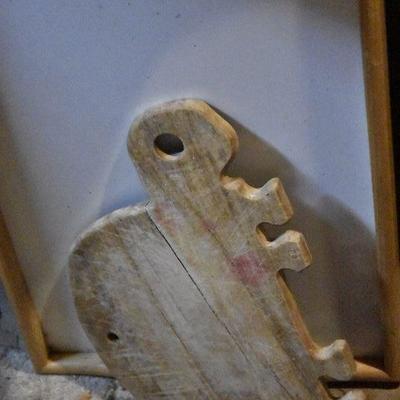 B Lot 17: Vintage Cookie Cutters & Large Wood Rolling Pin