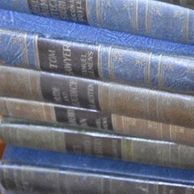 B Lot 18: Lot of Books