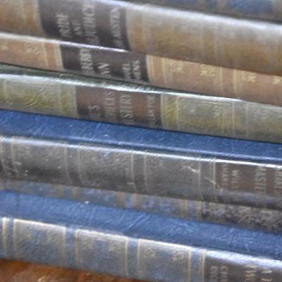 B Lot 18: Lot of Books