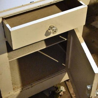 B Lot 20: Vintage Washbasin Stand