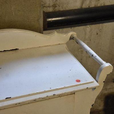 B Lot 20: Vintage Washbasin Stand