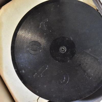 B Lot 27: Lot of Vintage Victrola Albums