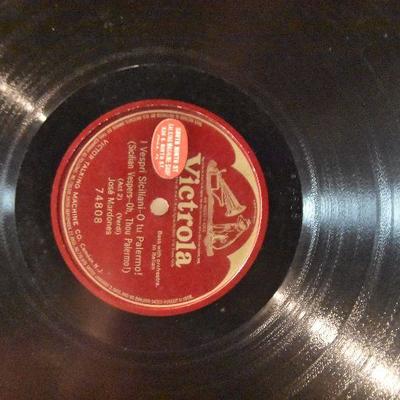 B Lot 27: Lot of Vintage Victrola Albums