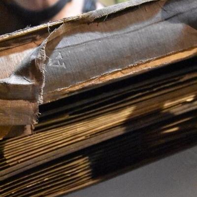 B Lot 27: Lot of Vintage Victrola Albums