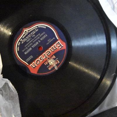 B Lot 27: Lot of Vintage Victrola Albums