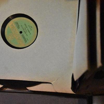 B Lot 27: Lot of Vintage Victrola Albums