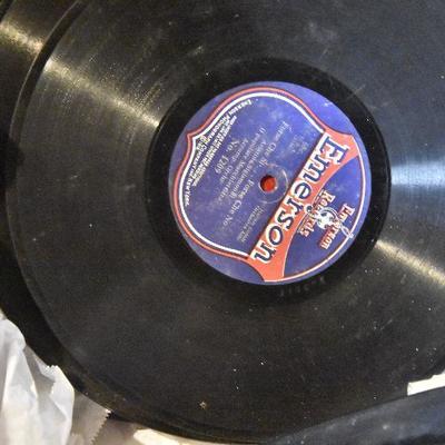 B Lot 27: Lot of Vintage Victrola Albums