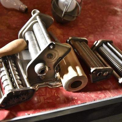 B Lot 29: Vintage Pasta Maker